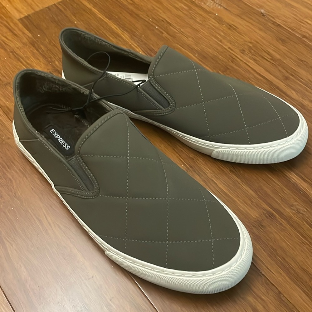 Green indoor outdoor slippers shoes slip on. express size 10 men’s